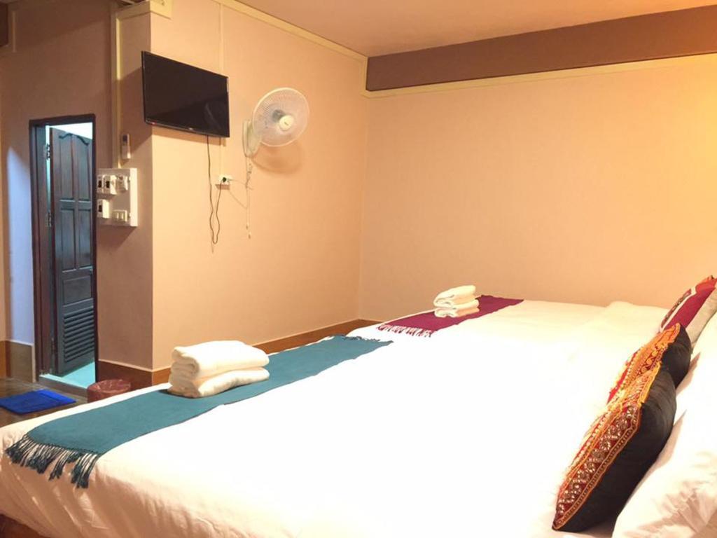 Happy River View Hotel Vang Vieng Exterior photo