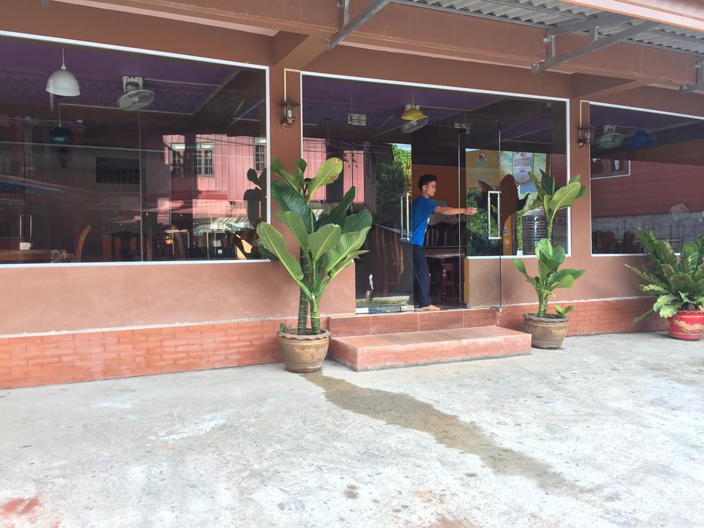 Happy River View Hotel Vang Vieng Exterior photo
